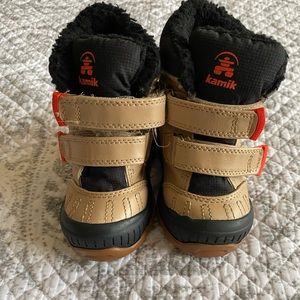 Baby boy snow boots sz 5